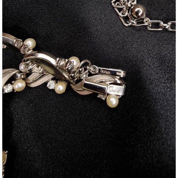 Rare Find Vintage 1950s TRIFARI Signed Necklace & Bracelet Set With Pearls & Rhi - Picture 6 of 6